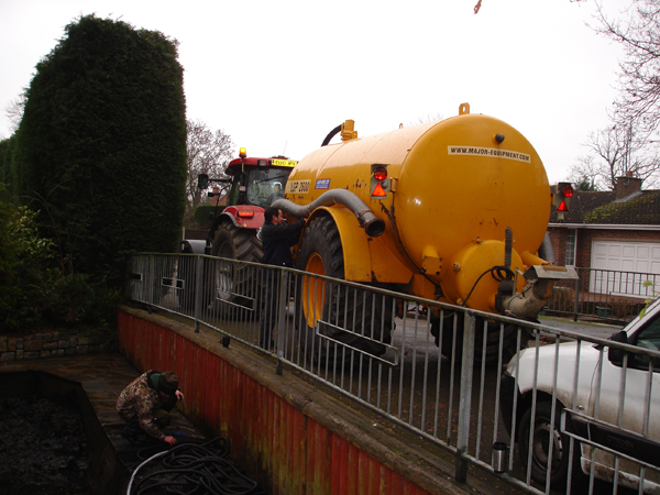 Tractor and suction tanker, well suited to confined situations.